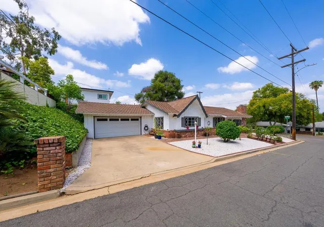 2nd image of 705 Beacon Pl, Escondido, CA 92025 | MLS# 260012211SD