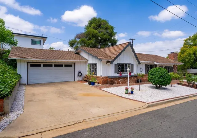 3rd image of 705 Beacon Pl, Escondido, CA 92025 | MLS# 260012211SD