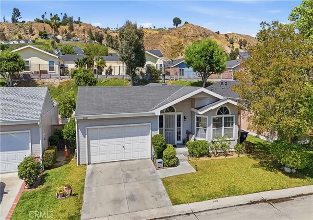 3rd image of 20123 Edgewater, Canyon Country, CA 91351 | MLS# DW26110072
