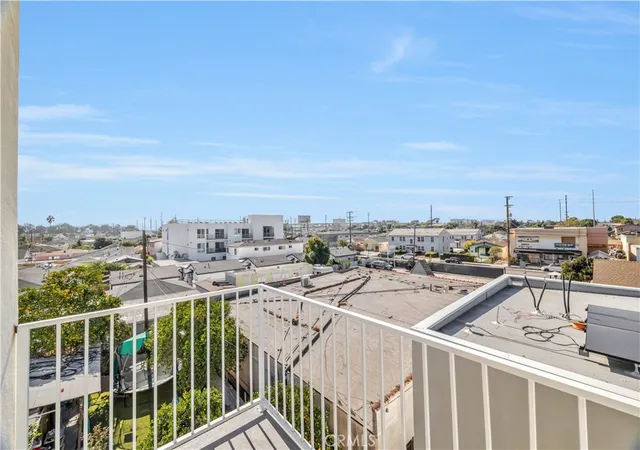Homes for sale in Inglewood, CA | 10905 Dalerose Avenue, Inglewood, CA 90304 | Houzeo