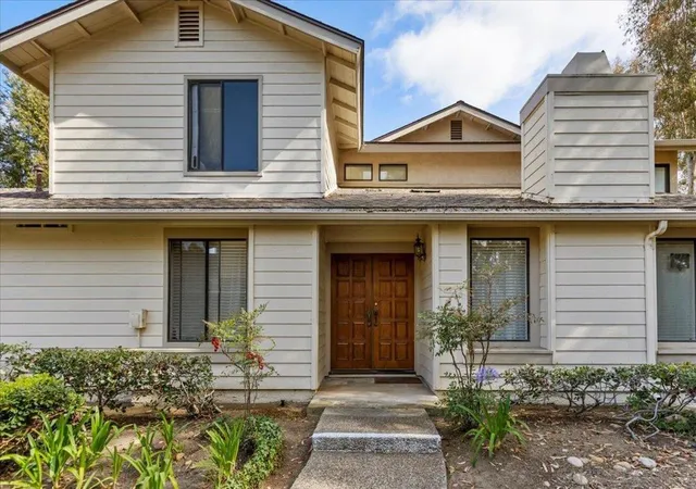 3rd image of 10424 Ridgewater Ln, San Diego, CA 92131 | MLS# 260012250SD