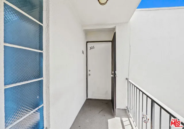 4th image of 500 Evergreen St #306, Inglewood, CA 90302 | MLS# 26837017