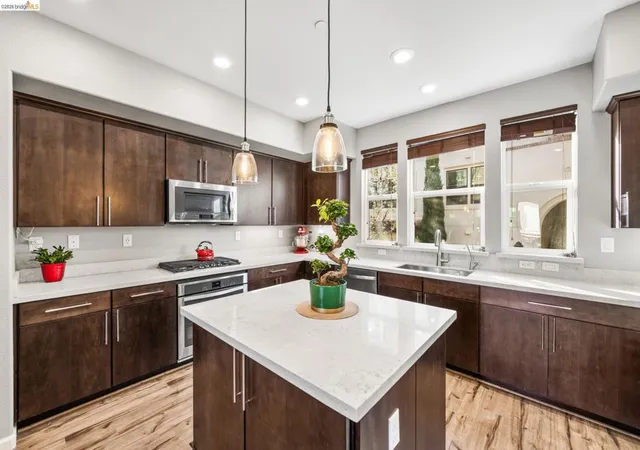 Listing Photo 4 - Condo for sale in building located at 1280 Gusty Loop, Livermore, CA 94550 - Unit #4