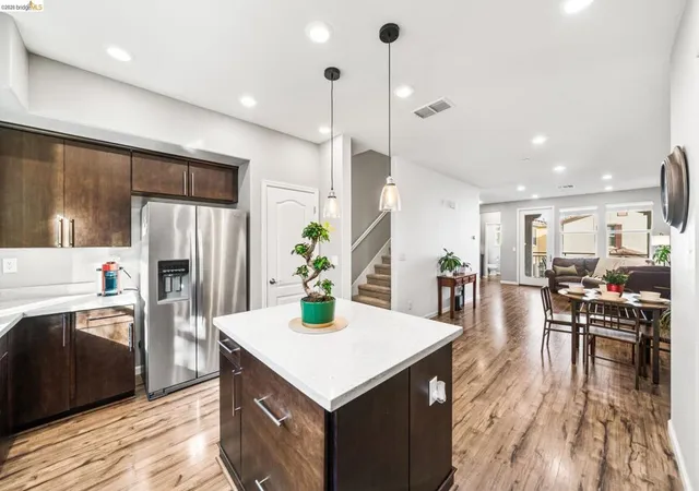 Listing Photo 5 - Condo for sale in building located at 1280 Gusty Loop, Livermore, CA 94550 - Unit #4