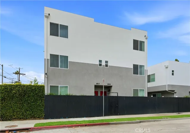 Photo 1 of Townhouse for sale at 6919 S Menlo, Los Angeles, CA 90044 | MLS# PW26110536 | Listing updated on 2026-10-02