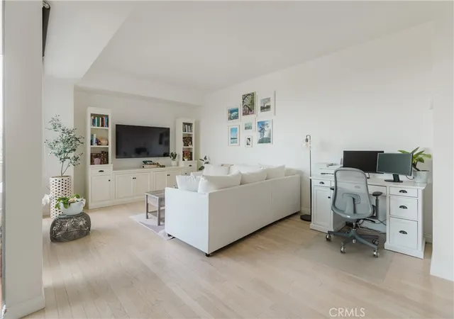 2nd image of 7250 Franklin Ave #1008, Los Angeles, CA 90046 | MLS# SR26110376