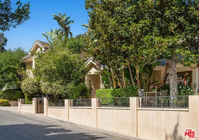 Homes for sale in Sherman Oaks, CA | 3645 Longview Valley Rd, Sherman Oaks, CA 91423 | MLS# 26779385
