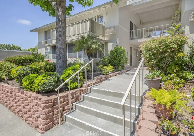 Homes for sale in Laguna Woods, CA | 353 Ave Sevilla, Laguna Woods, CA 92637 | Houzeo