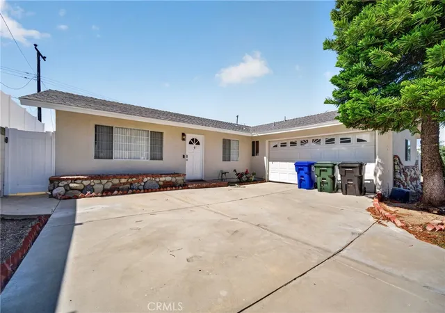 2nd image of 19820 Merryhill, Canyon Country, CA 91351 | MLS# SR26107367