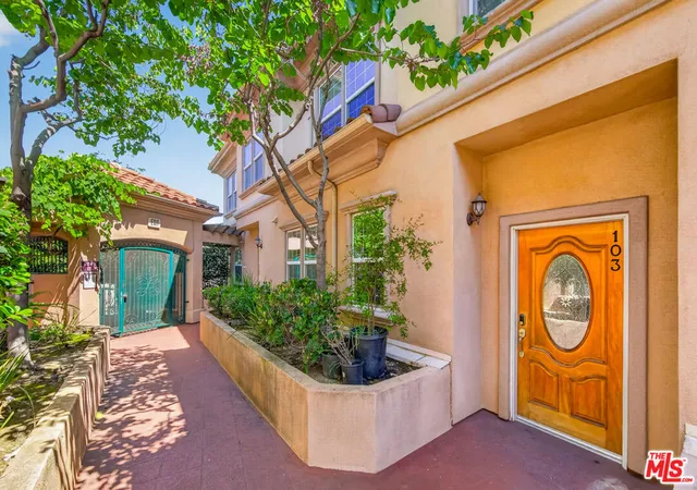 Homes for sale in La Crescenta, CA | 3974 Pennsylvania Ave #103, La Crescenta, CA 91214 | MLS# 26837149