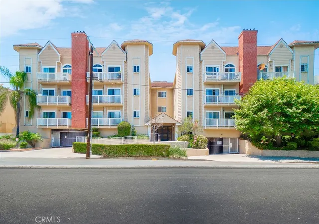 Homes for sale in Encino, CA | 5135 Zelzah #100, Encino, CA 91316 | MLS# SB26110308