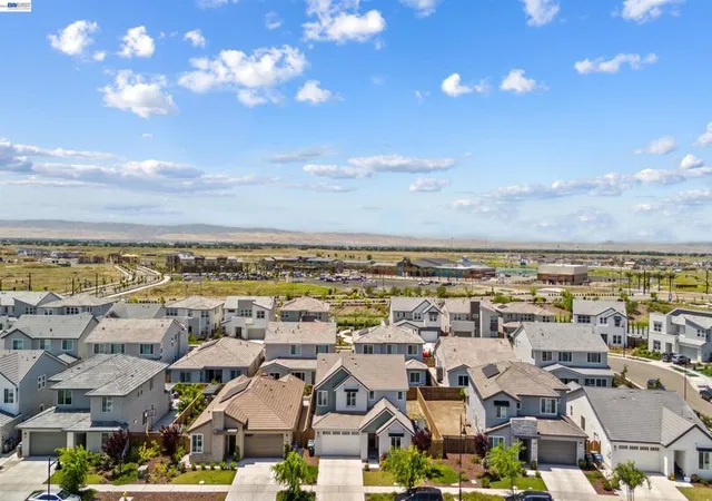 Photo 3 of Single family home for sale at 3482 Dobbins Ct, Lathrop, CA 95330 | MLS# 41135538 | Listing updated on 2026-05-28