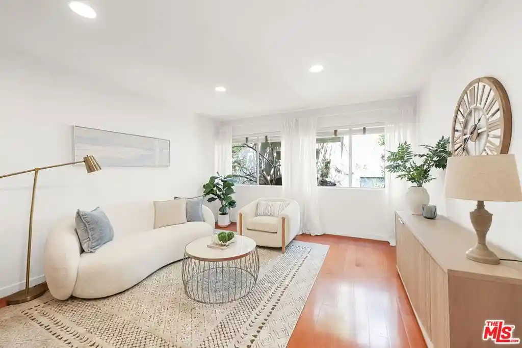 Listing Photo 2 - Condo for sale in 532 N Rossmore Ave located at 532 N Rossmore Ave, Los Angeles, CA 90004 - Unit #203
