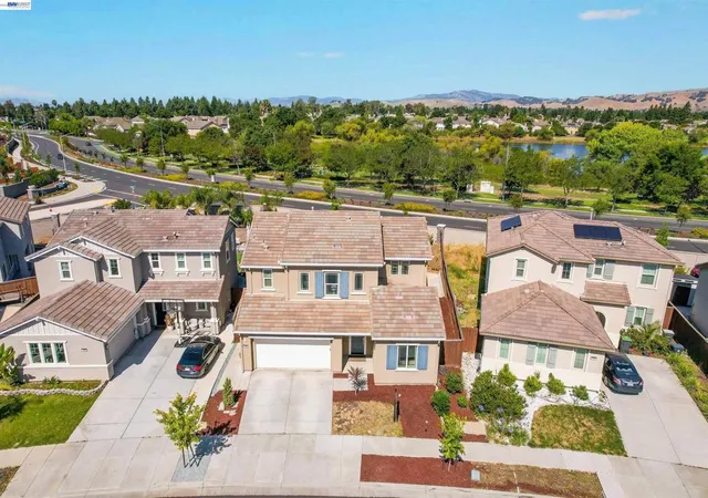 Photo 3 of Single family home for sale at 2904 Inspiration Dr, Fairfield, CA 94533 | MLS# 41135543 | Listing updated on 2026-06-08