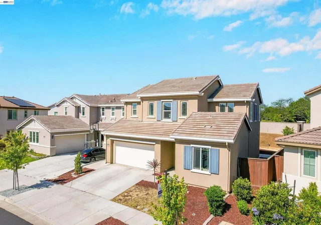 Photo 3 of Single family home for sale at 2904 Inspiration Dr, Fairfield, CA 94533 | MLS# 41135543 | Listing updated on 2026-06-08