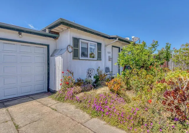 Photo 2 of Single family home for sale at 1833 Waring St, Seaside, CA 93955 | MLS# ML82048133 | Listing updated on 2026-09-28
