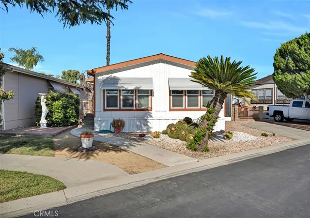 Homes for sale in Hemet, CA | 1275 Bishop Dr, Hemet, CA 92545 | MLS# SW26110967