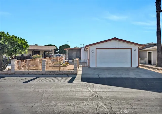 Homes for sale in Hemet, CA | 1275 Bishop Dr, Hemet, CA 92545 | MLS# SW26110967