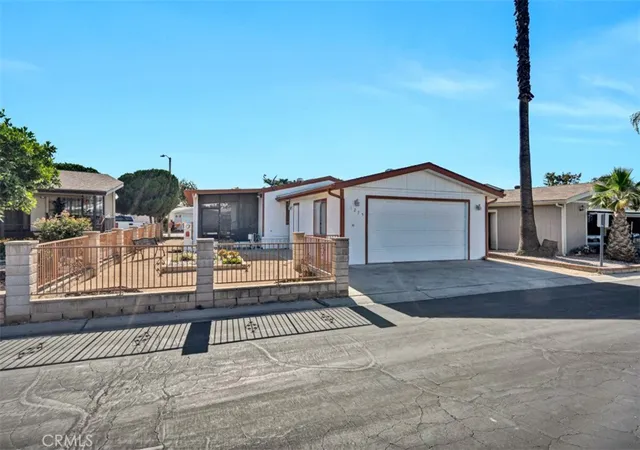 Homes for sale in Hemet, CA | 1275 Bishop Dr, Hemet, CA 92545 | MLS# SW26110967
