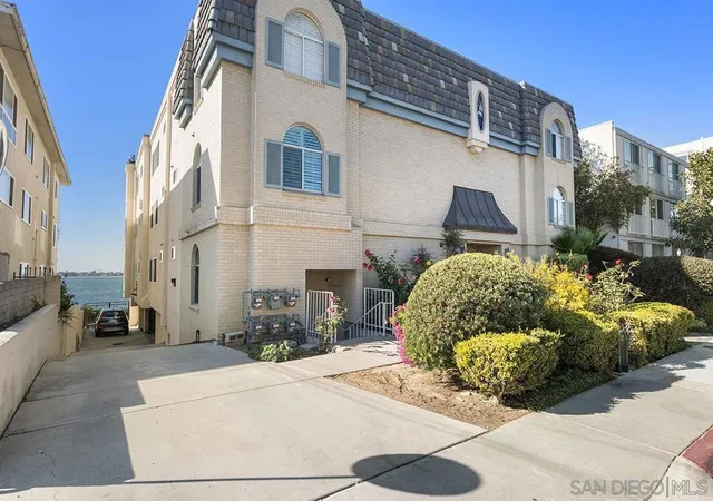 5th image of 3828 Riviera Dr, San Diego, CA 92109
