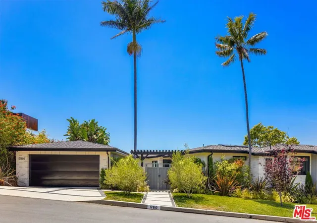 Photo 2 of Single family home for sale at 17810 Sabbiadoro Way, Pacific Palisades, CA 90272 | MLS# 26837035 | Listing updated on 2026-10-08