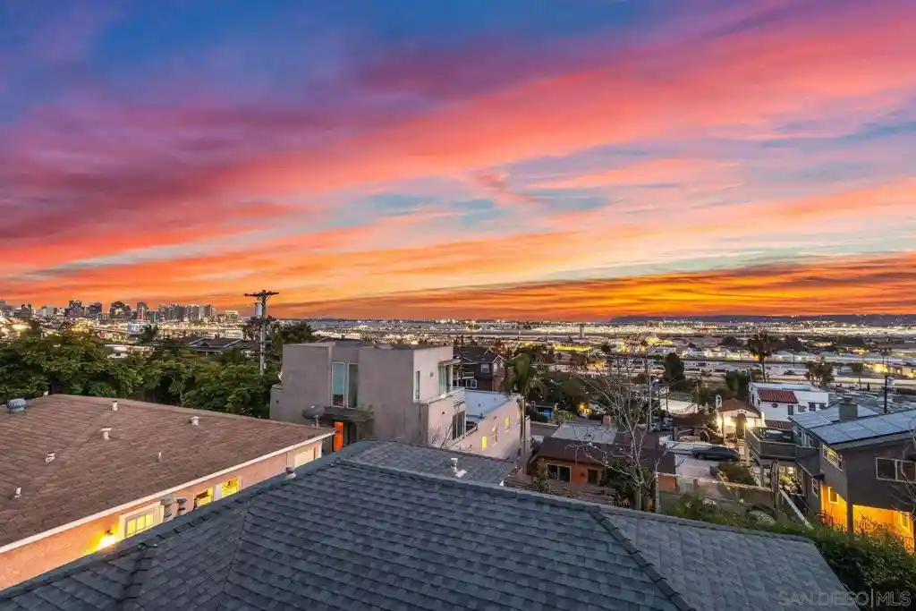 Listing Photo 1 - Condo for sale in 1809 15 Linwood St located at 1809 15 Linwood St, San Diego, CA 92110 - Unit 1809 15 Linwood St