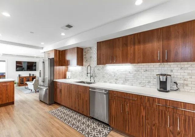 3rd image of 431 Capp St, San Francisco, CA 94110
