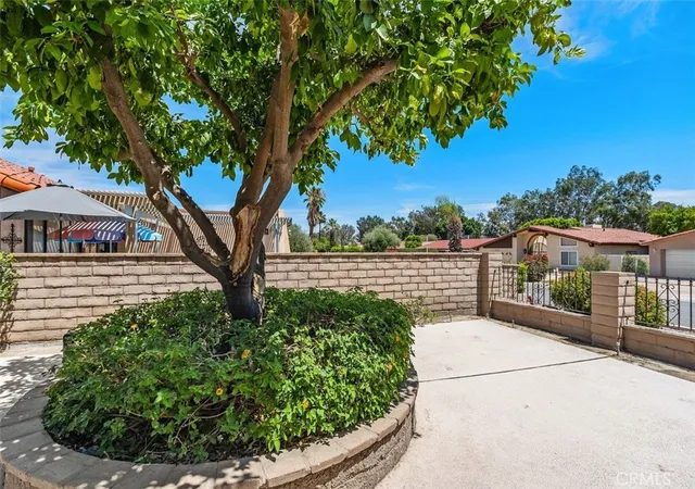 Photo 4 of Sale Pending at 76624 Florida, Palm Desert, CA 92211 | MLS# AR26110240 | Listing updated on 2026-10-30