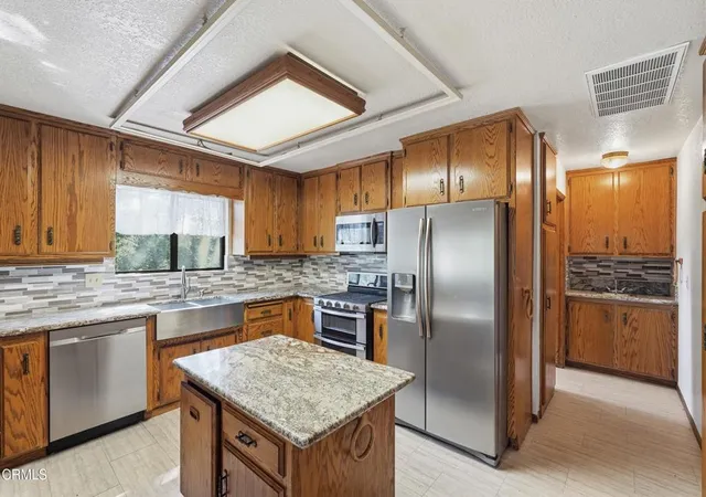 3rd image of 963 Jungfrau Dr, Crestline, CA 92325 | MLS# P1-27258