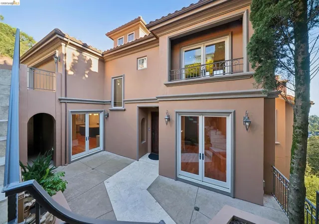 5th image of 6611 Elverton Dr, Oakland, CA 94611 | MLS# 41135594