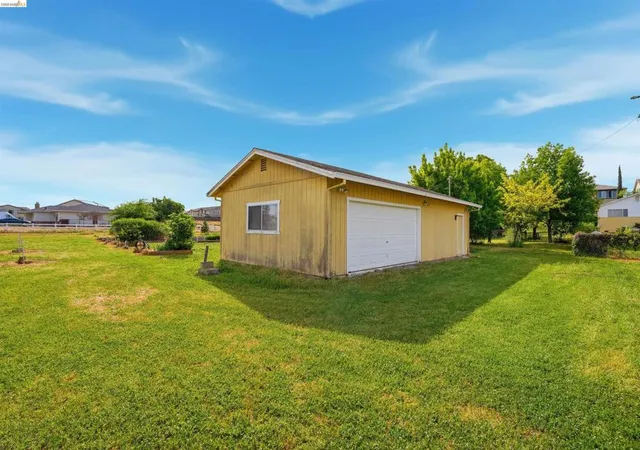 2nd image of 209 Honey Ln, Oakley, CA 94561 | MLS# 41135612