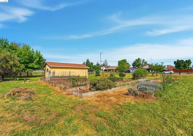 3rd image of 209 Honey Ln, Oakley, CA 94561 | MLS# 41135612