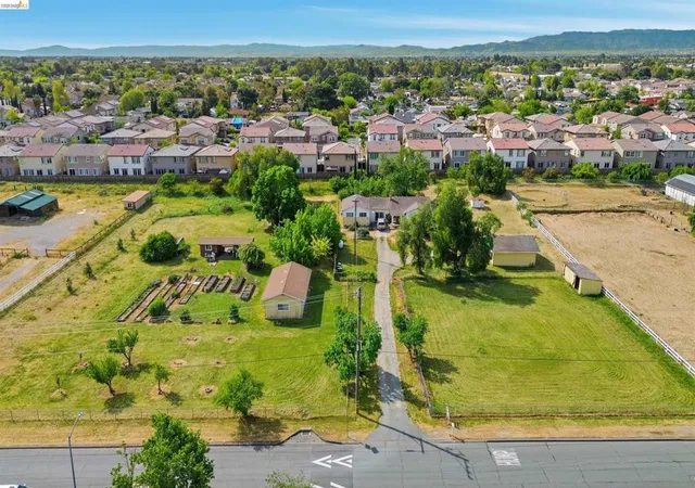 5th image of 209 Honey Ln, Oakley, CA 94561 | MLS# 41135612