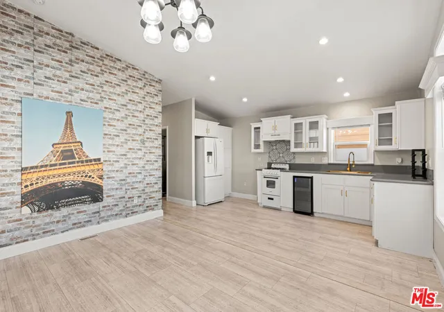 Manufactured home for sale at 8250 Lankershim Blvd #112, North Hollywood, CA 91605 | MLS# 26837307