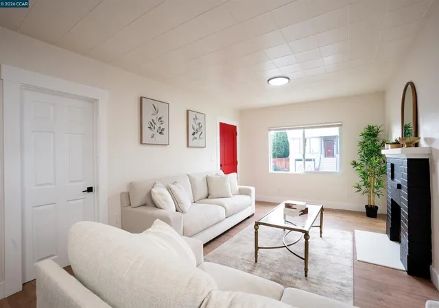 Photo 2 of Sale Pending at 965 Arlington Ave, Emeryville, CA 94608 | MLS# 41135635 | Listing updated on 2026-09-22