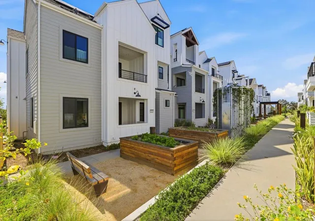 Homes for sale in Encinitas, CA | 1601 San Remo Place, Encinitas, CA 92024 | Houzeo
