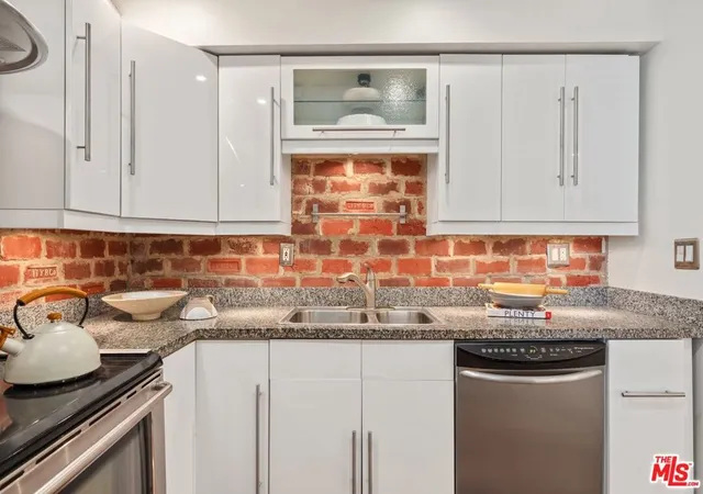 2nd image of 7250 Franklin Ave, Los Angeles, CA 90046