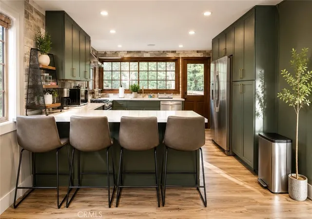 Photo 2 of Single family home for sale at 135 S Fairway Dr, Lake Arrowhead, CA 92352 | MLS# IG26108312 | Listing updated on 2026-09-25