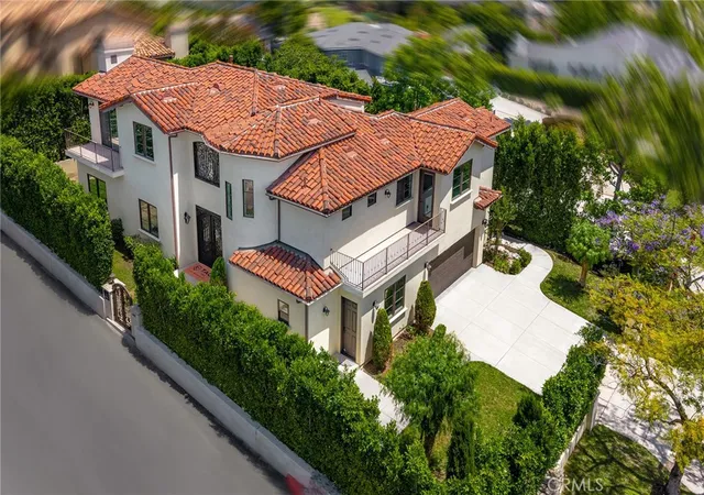 Photo 1 of Single family home for sale at 100 Country Clb Dr, Burbank, CA 91501 | MLS# TR26109997 | Listing updated on 2026-09-25