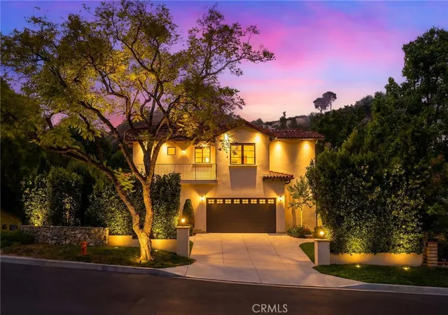 Photo 2 of Single family home for sale at 100 Country Clb Dr, Burbank, CA 91501 | MLS# TR26109997 | Listing updated on 2026-09-25