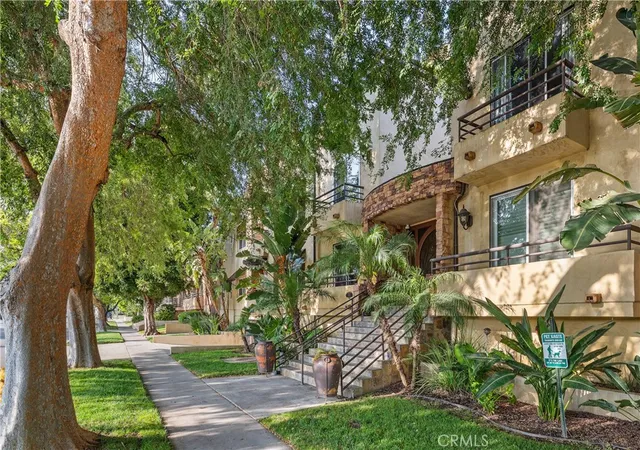 1st image of 4128 Whitsett #109, Studio City, CA 91604 | MLS# GD26110375