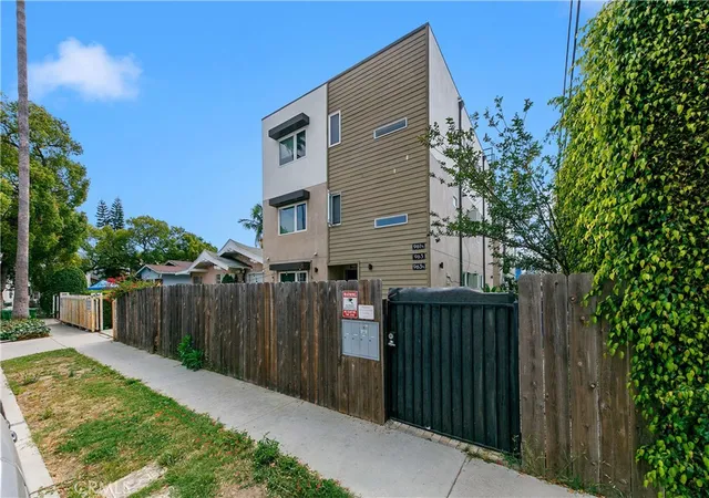 1st image of 961 N St Andrews, Los Angeles, CA 90038 | MLS# AR26101898