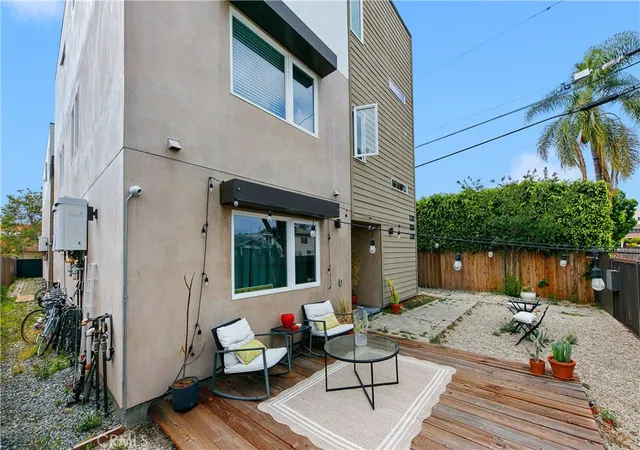 3rd image of 961 N St Andrews, Los Angeles, CA 90038 | MLS# AR26101898