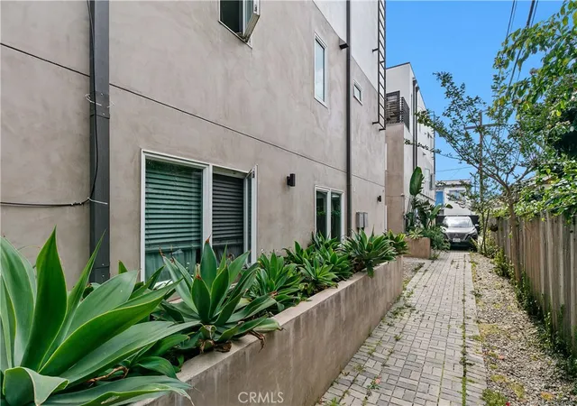 4th image of 961 N St Andrews, Los Angeles, CA 90038 | MLS# AR26101898
