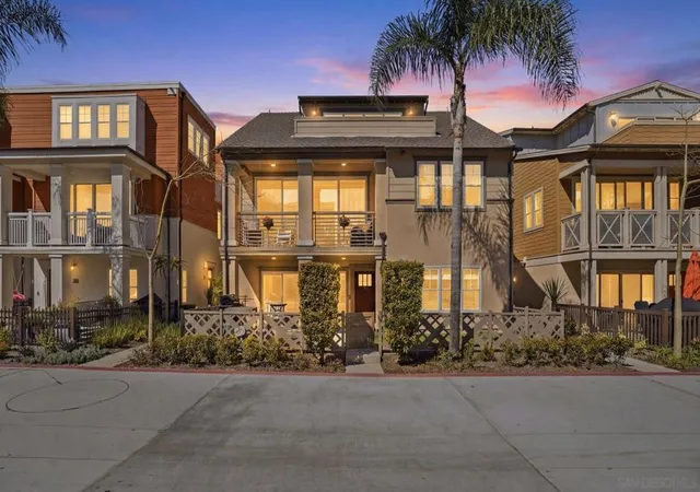 2nd image of 810 Santa Barbara Pl, San Diego, CA 92109 | MLS# 260012444SD