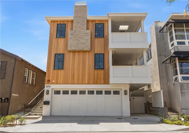 Photo 2 of Sale Pending at 320 1st Street, Manhattan Beach, CA 90266 | MLS# PV26111426 | Listing updated on 2026-10-03