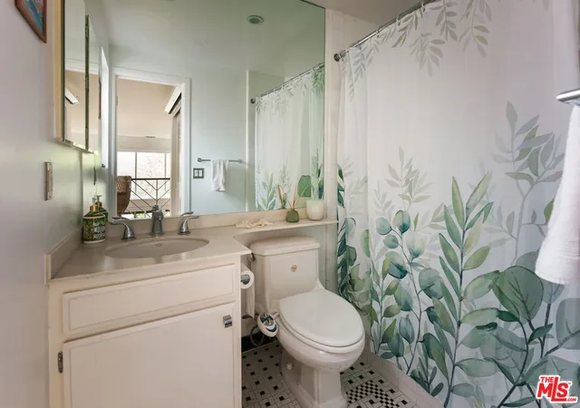Homes for sale in Los Angeles, CA | 1557 S Beverly Glen Boulevard, Los Angeles, CA 90024 | Houzeo
