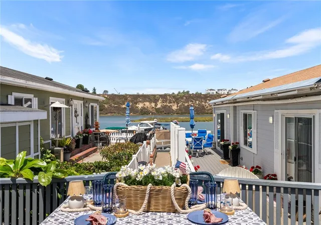 Photo 3 of Manufactured home for sale at 8 Saratoga, Newport Beach, CA 92660 | MLS# OC26107189 | Listing updated on 2026-10-05