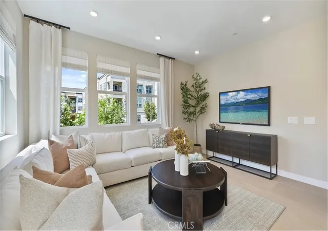 3rd image of 27467 Novella Ln, Valencia, CA 91381 | MLS# OC26111704