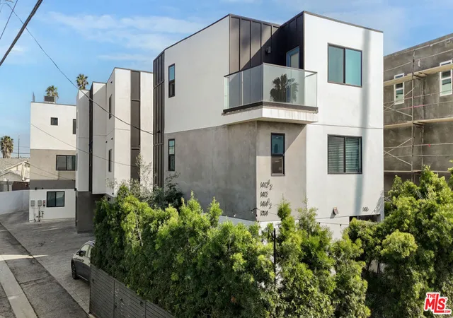 Photo 2 of Sale Pending at 1414 S Orange Dr, Los Angeles, CA 90019 | MLS# 26837659 | Listing updated on 2026-09-30